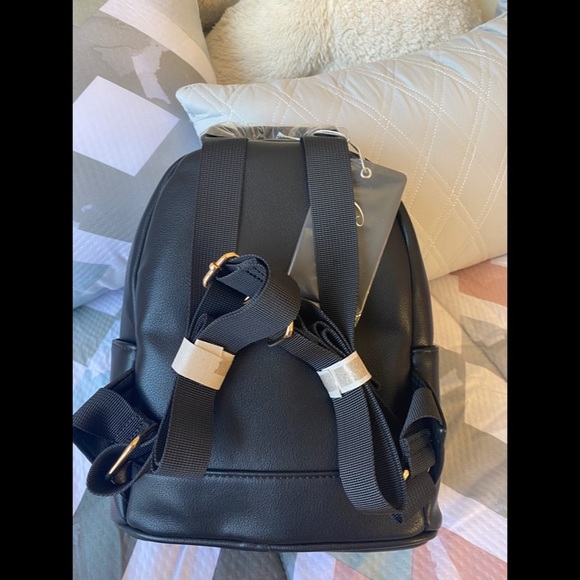 Forever 21 exclusive faux leather graphic backpack - Picture 2 of 3